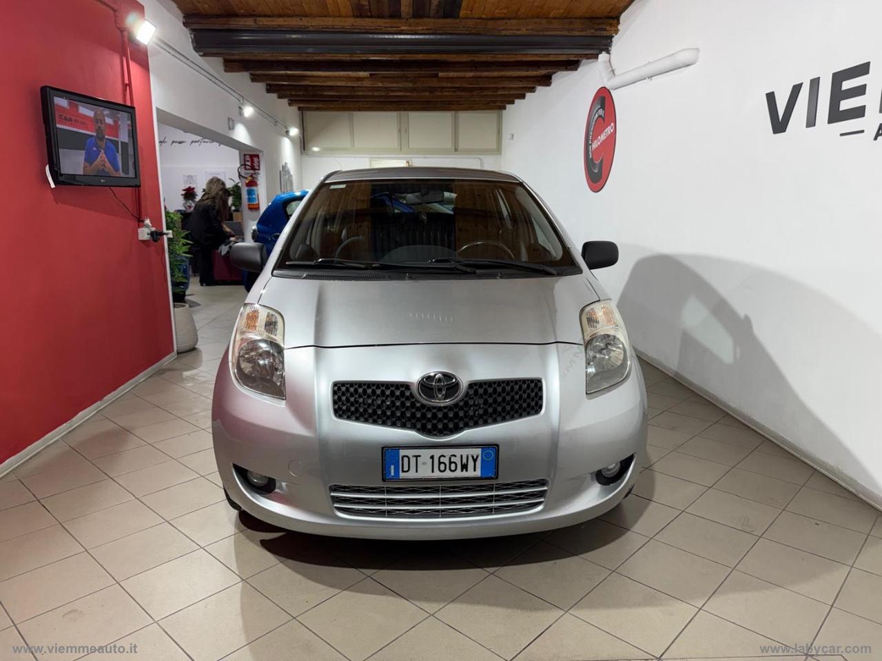 TOYOTA Yaris 1.0 5p. Sol