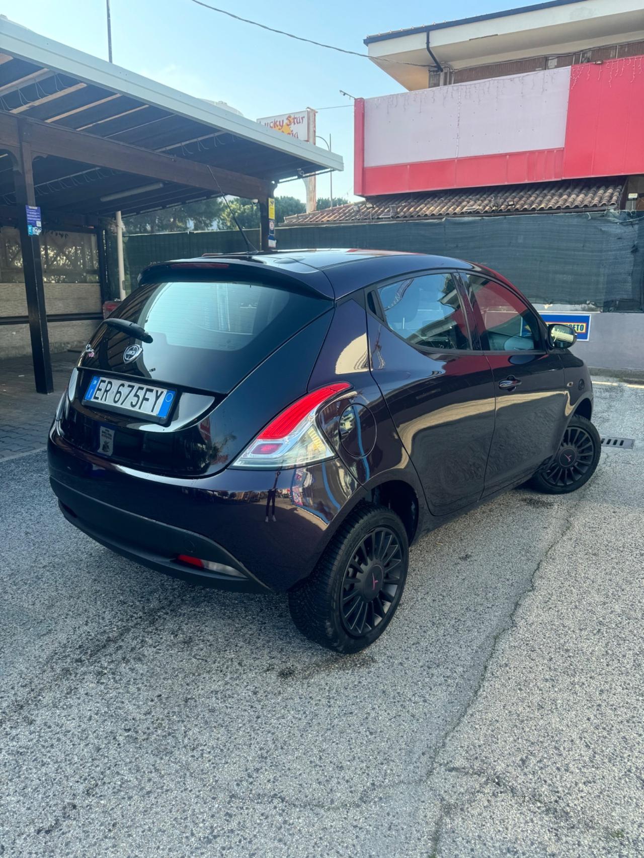 Lancia Ypsilon 0.9 TwinAir 85 CV 5 porte Metano Ecochic Elefantino