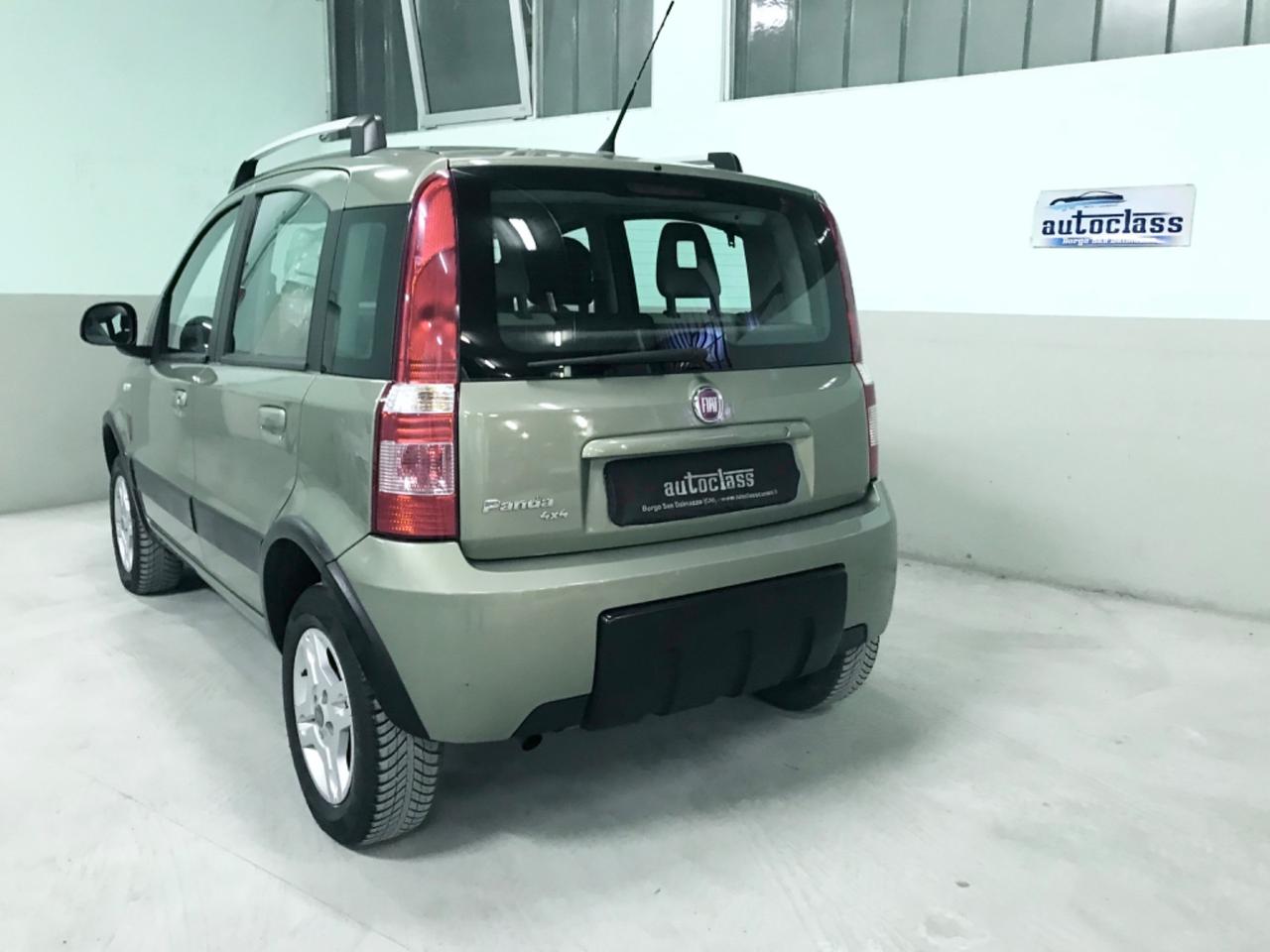 Fiat Panda 4X4 1.3 MJT 16V DPF Climbing