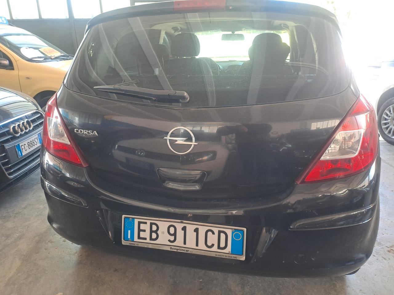 Opel Corsa 1.4 16V 5 porte Cosmo automatico
