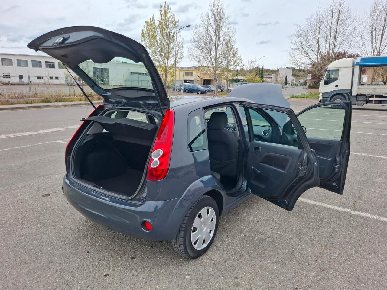 Ford Fiesta 1.2 5 porte SOLAMENTE 85.000 KM