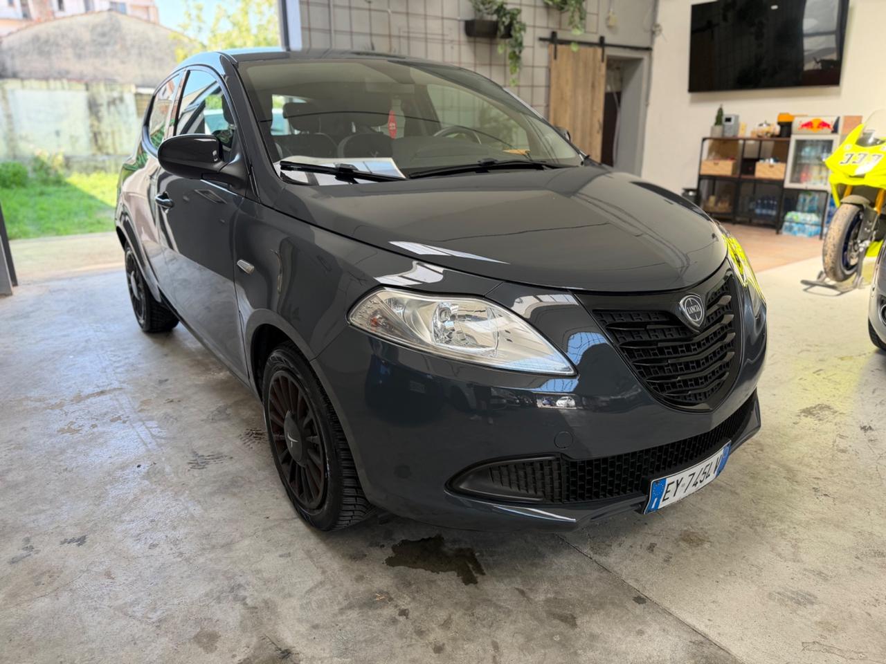 Lancia Ypsilon 1.2 69 CV 5 porte Gold