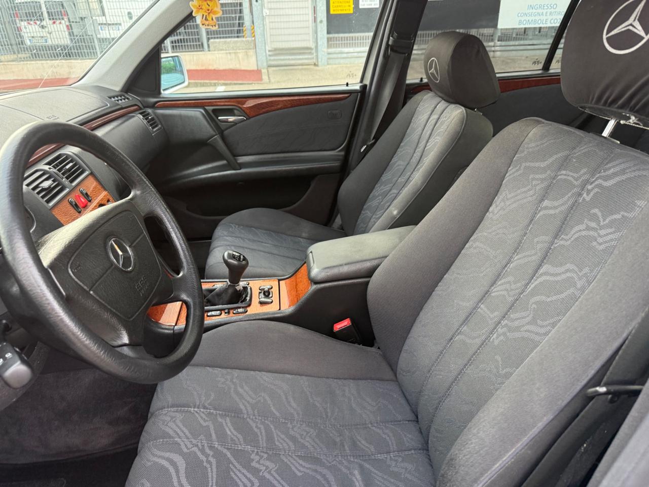 Mercedes-benz E 200 cat Classic