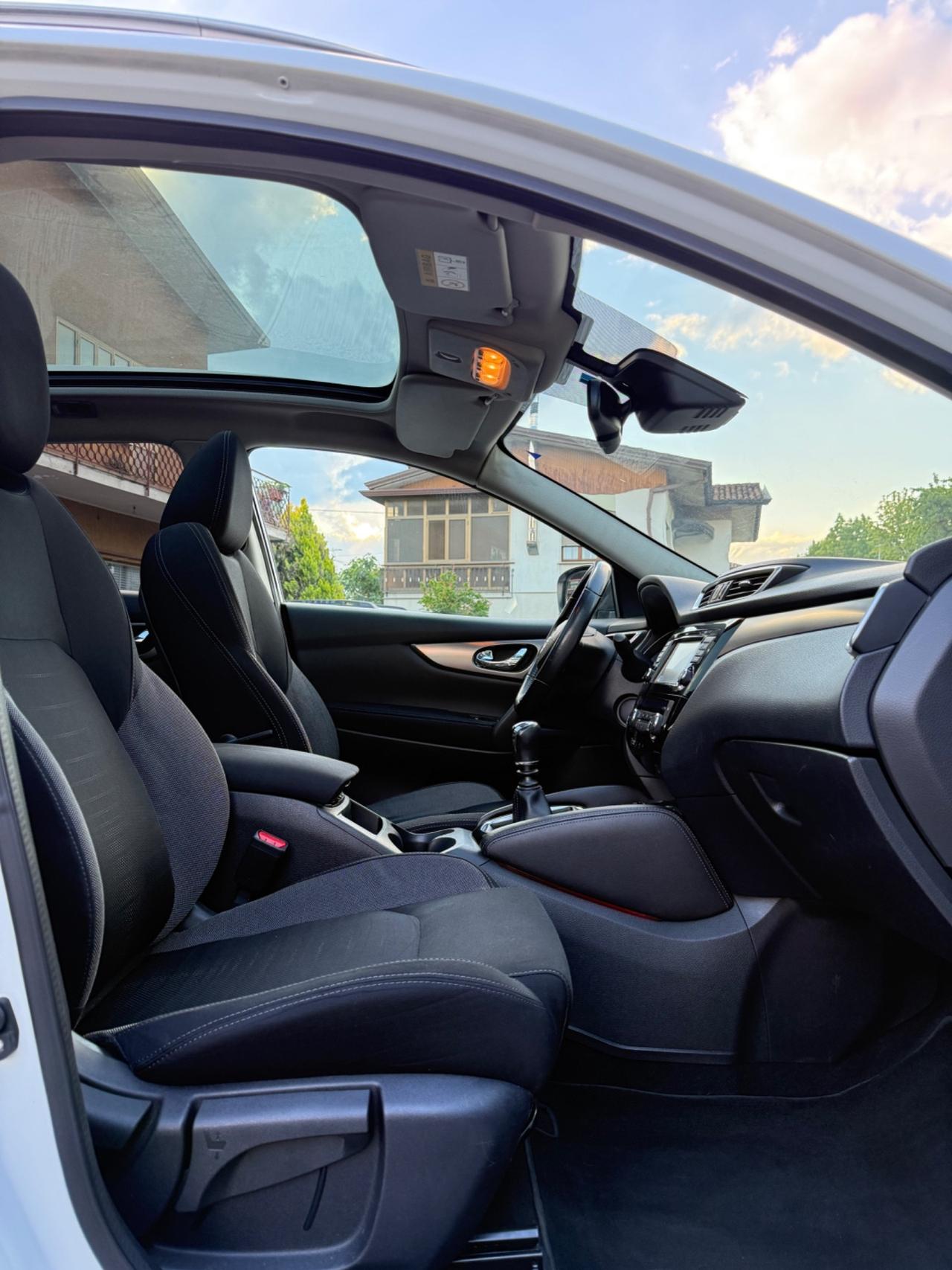 Nissan Qashqai 1.6 dCi 2WD N-Connecta 12 mesi di garanzia