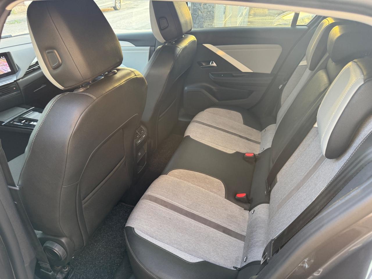 Opel Astra 1.2 Turbo 130 CV Elegance