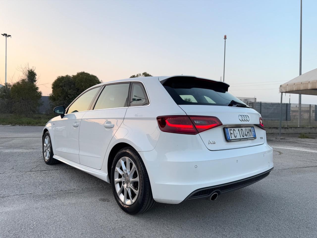 AUDI A3 Sportback 1.6 Tdi Admired S-LINE-Led Navi