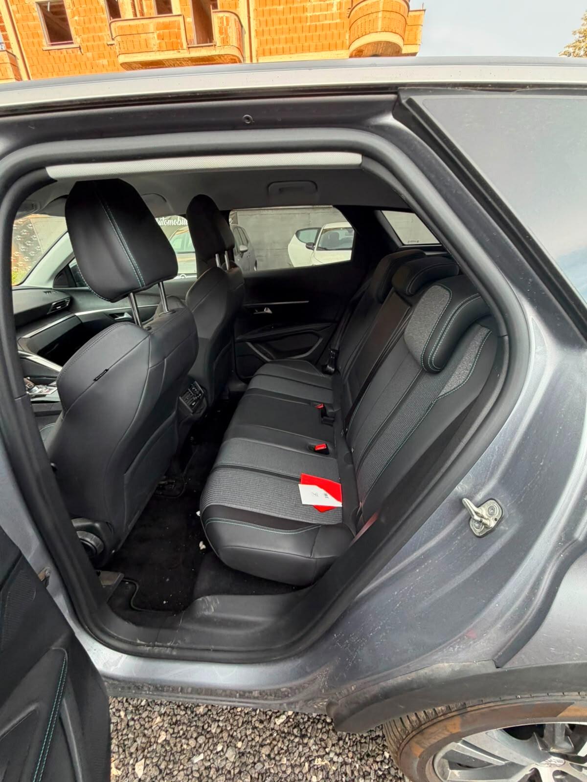 Peugeot 3008 BlueHDi 130 S&S EAT8 Allure