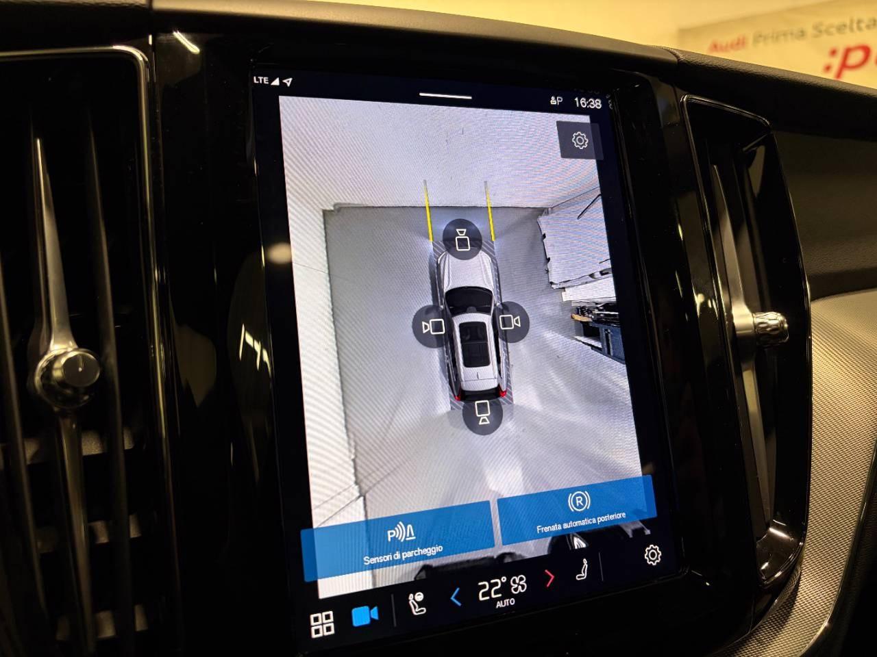 VOLVO XC60 B5 AWD PLUS DARK AUTO