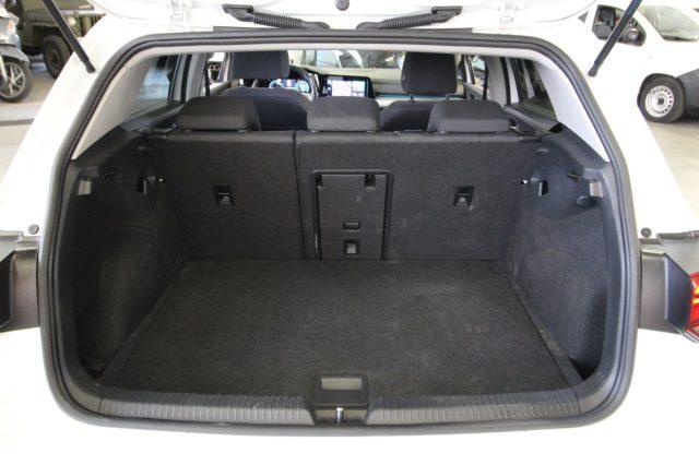 VOLKSWAGEN Golf Life 1.0 eTSI 110 CV DSG