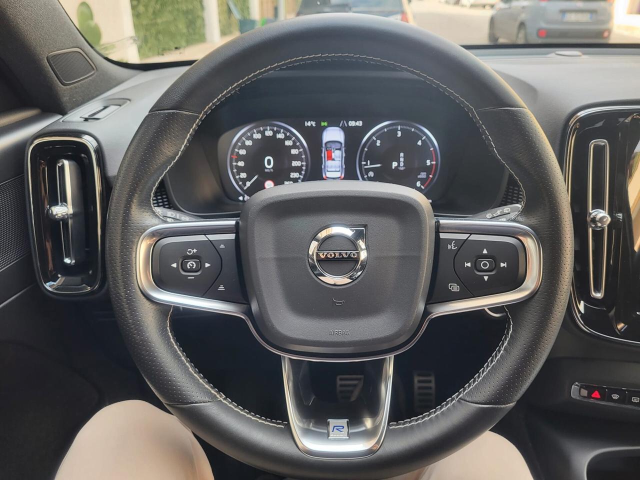 Volvo XC40 D3 Geartronic R-Design Retroc. Cerchi 19 Full Led...