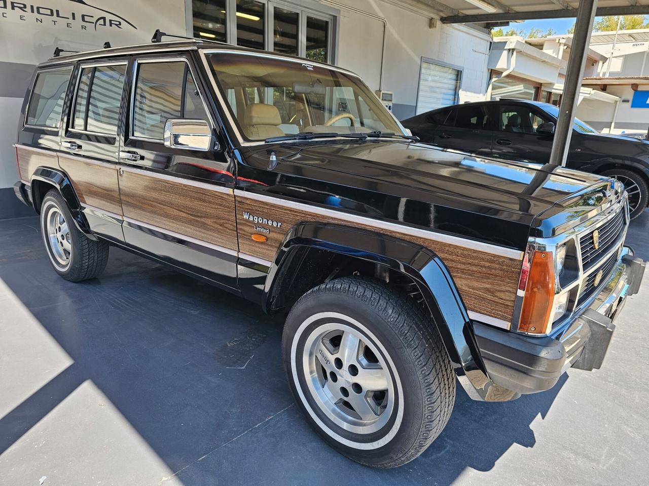 Jeep Wagoneer Cherokee