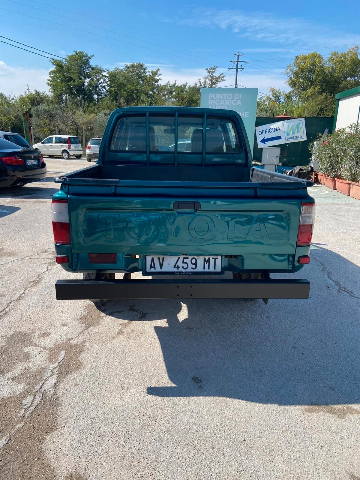 TOYOTA HILUX 2.4 TD 4WD 4p. DOPPIA CABINA DLX