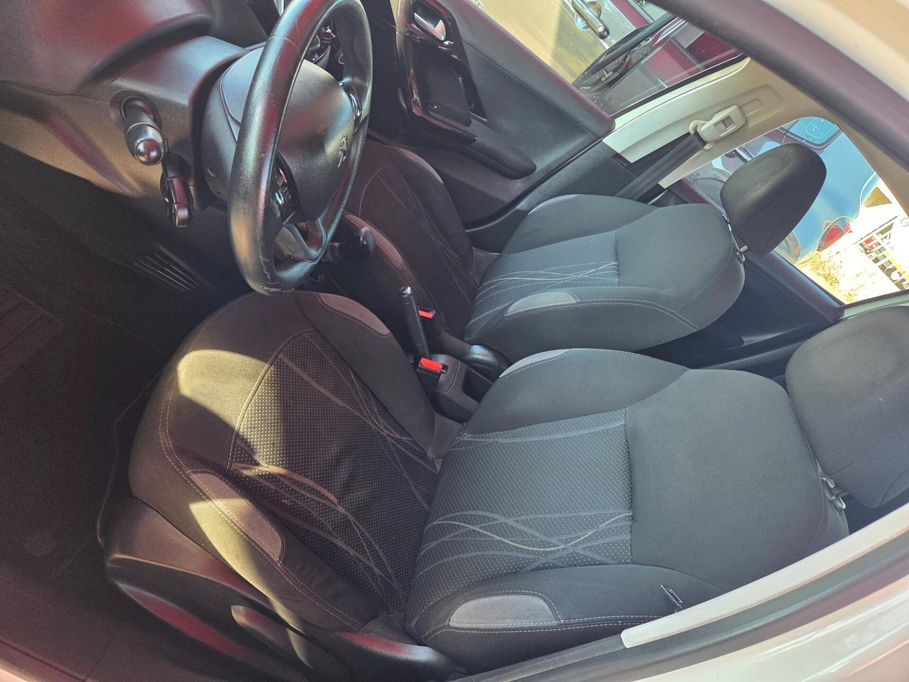 Peugeot 208 1.4 HDi 68 CV 5 porte 2013