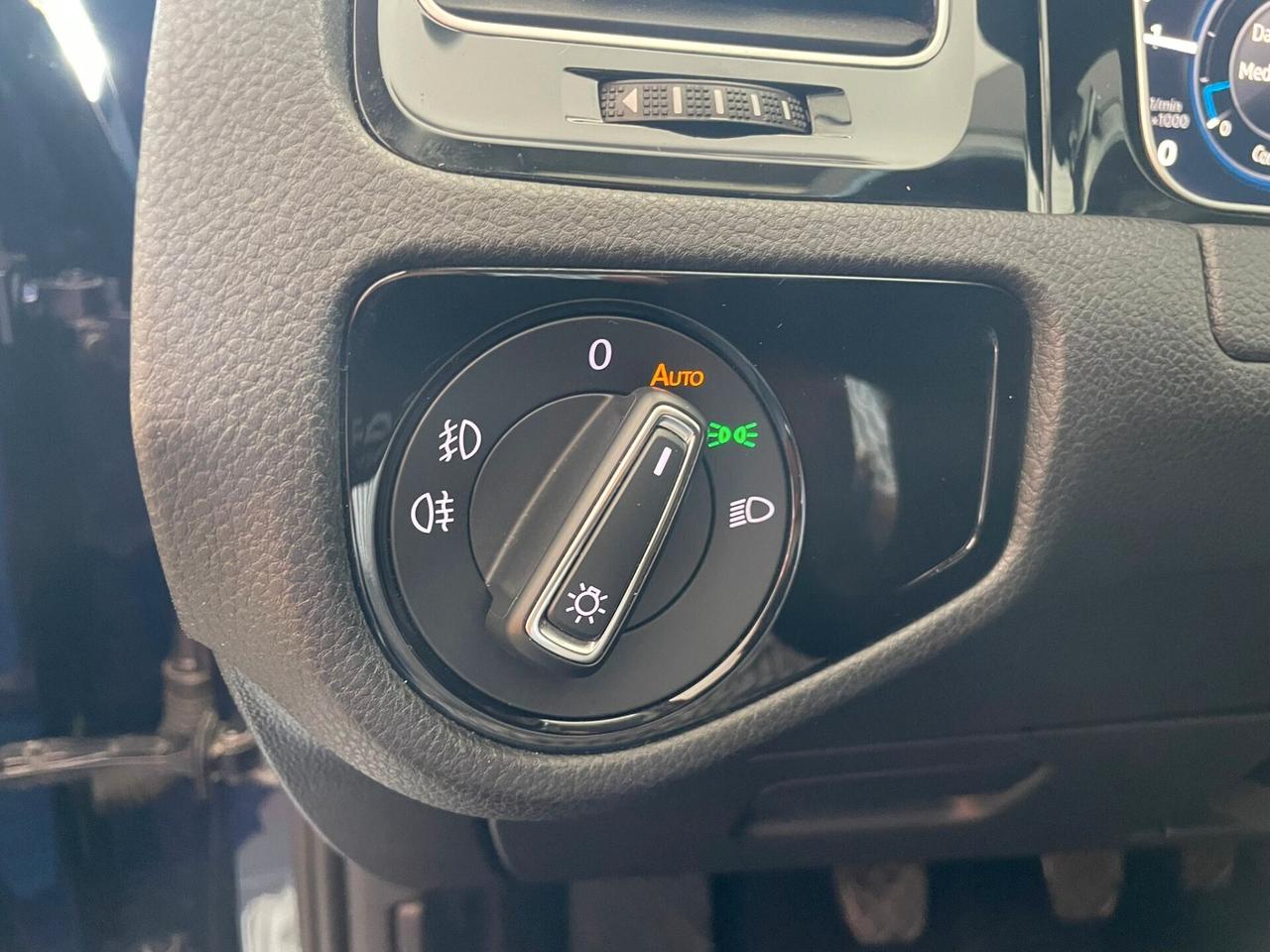 VOLKSWAGEN GOLF 7.5 1.6tdi *COCKPIT-LED*