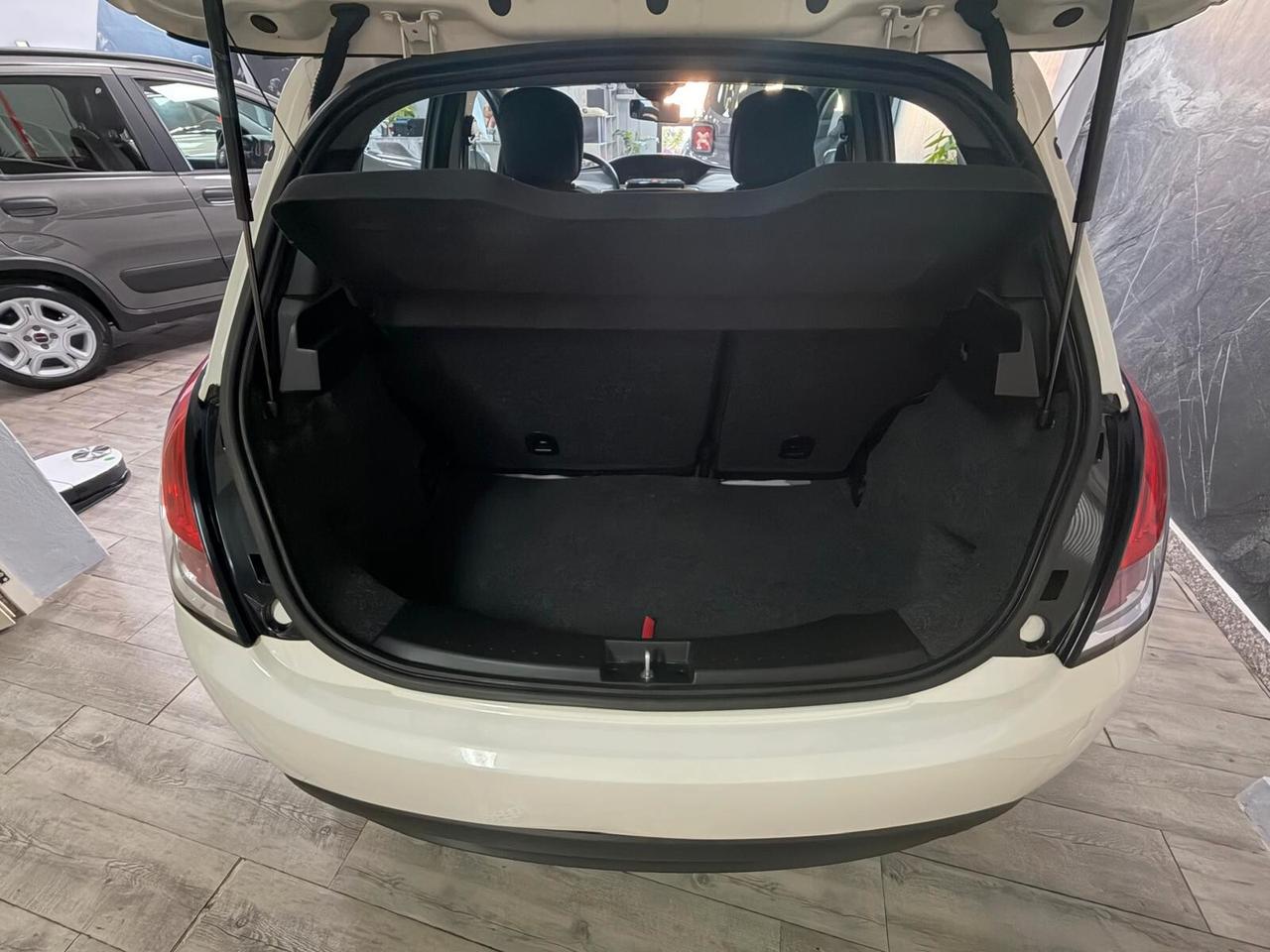 Lancia Ypsilon 1.0 FireFly 5 porte S&S Hybrid Gold