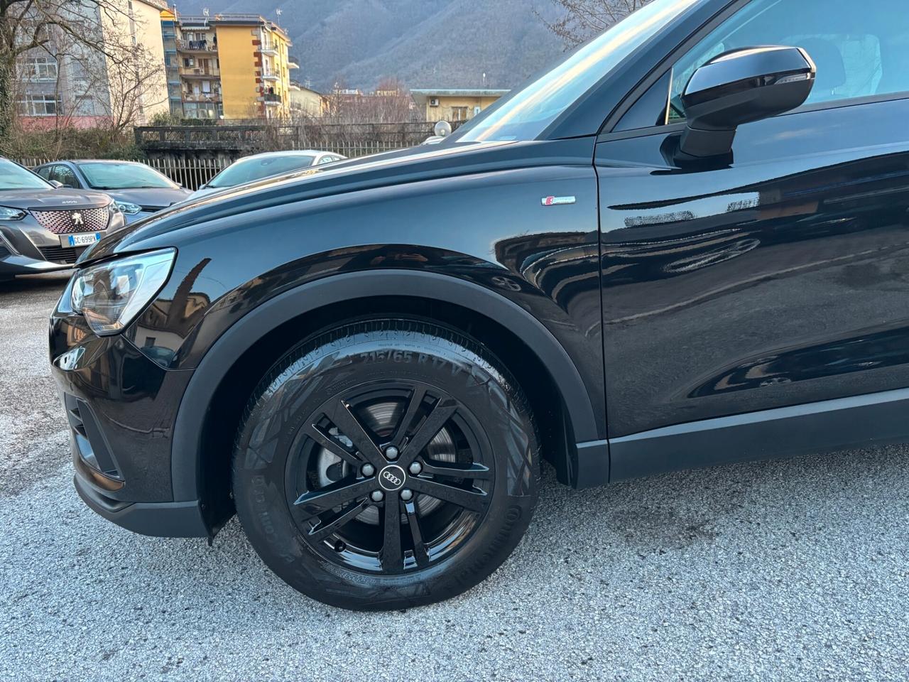 Audi Q3 35 TDI quattro S tronic line edition MY 22 KM 98.000 -BLACK