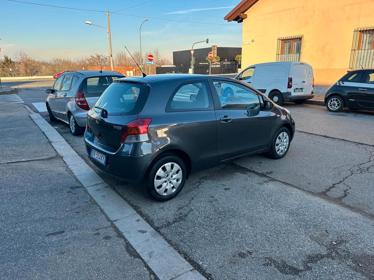 Toyota Yaris 1.0 3 porte Sol