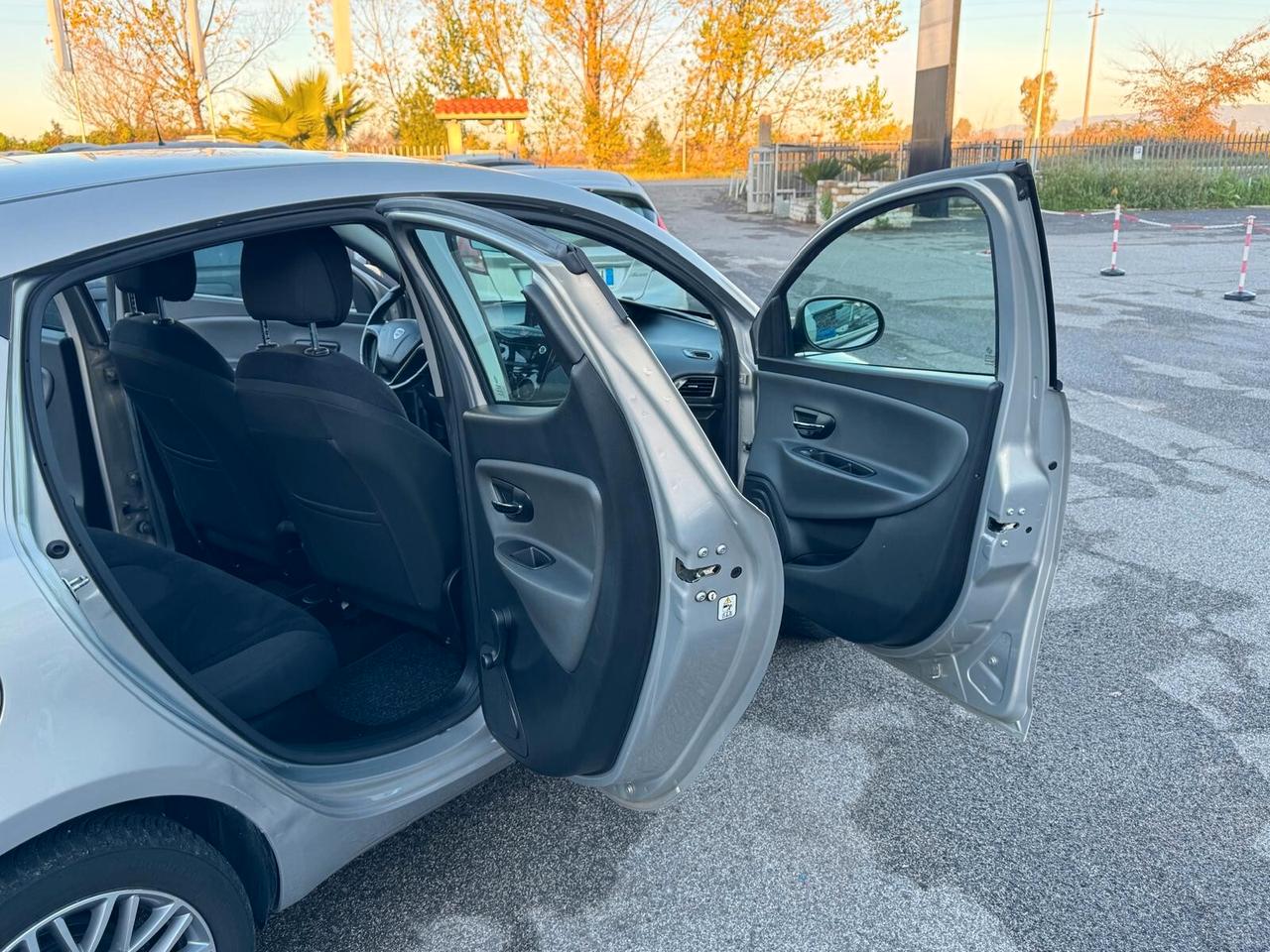 Lancia Ypsilon 1.2 69 CV 5p S&S Platinum 2013