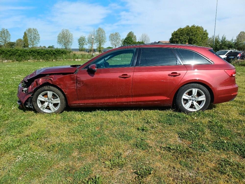 Audi A4 Avant 2.0 TDI 150 CV 2017 Incidentata