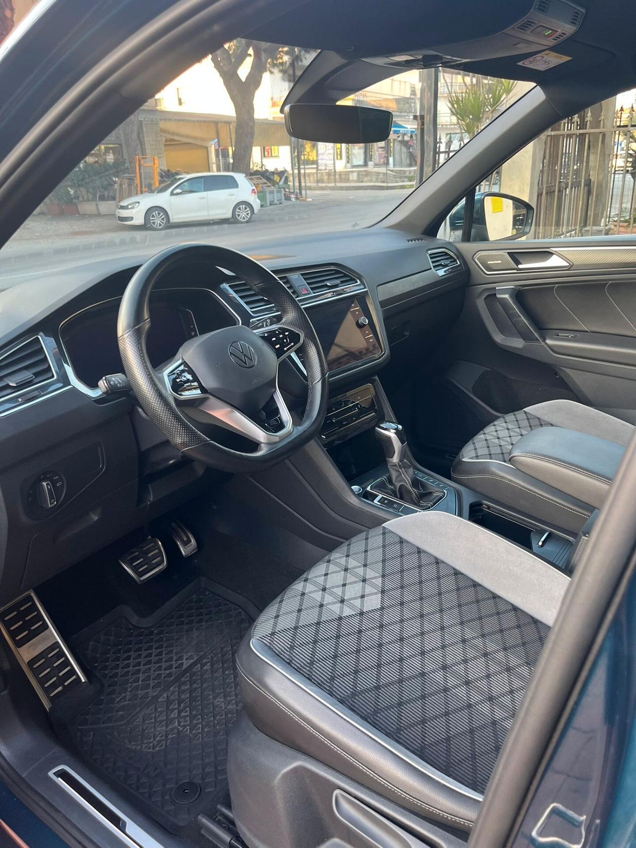 Volkswagen Tiguan 2.0 TDI 150 CV SCR DSG R-Line