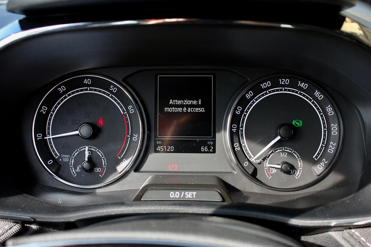 SKODA FABIA 1.0 TSI DSG 110 CV STYLE APPLE CAR PLAY SENSORI