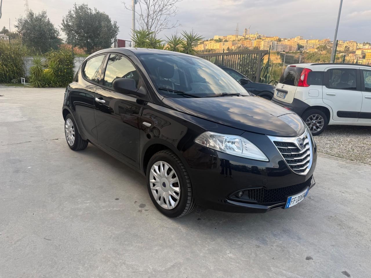 Lancia Ypsilon 1.2 69 CV 5 porte Platinum