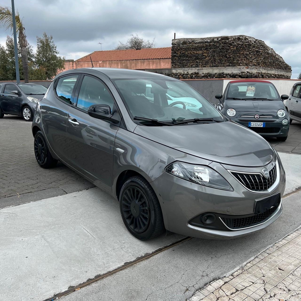 Lancia Ypsilon 1.0 FireFly 5 porte S&S Hybrid Alberta Ferretti