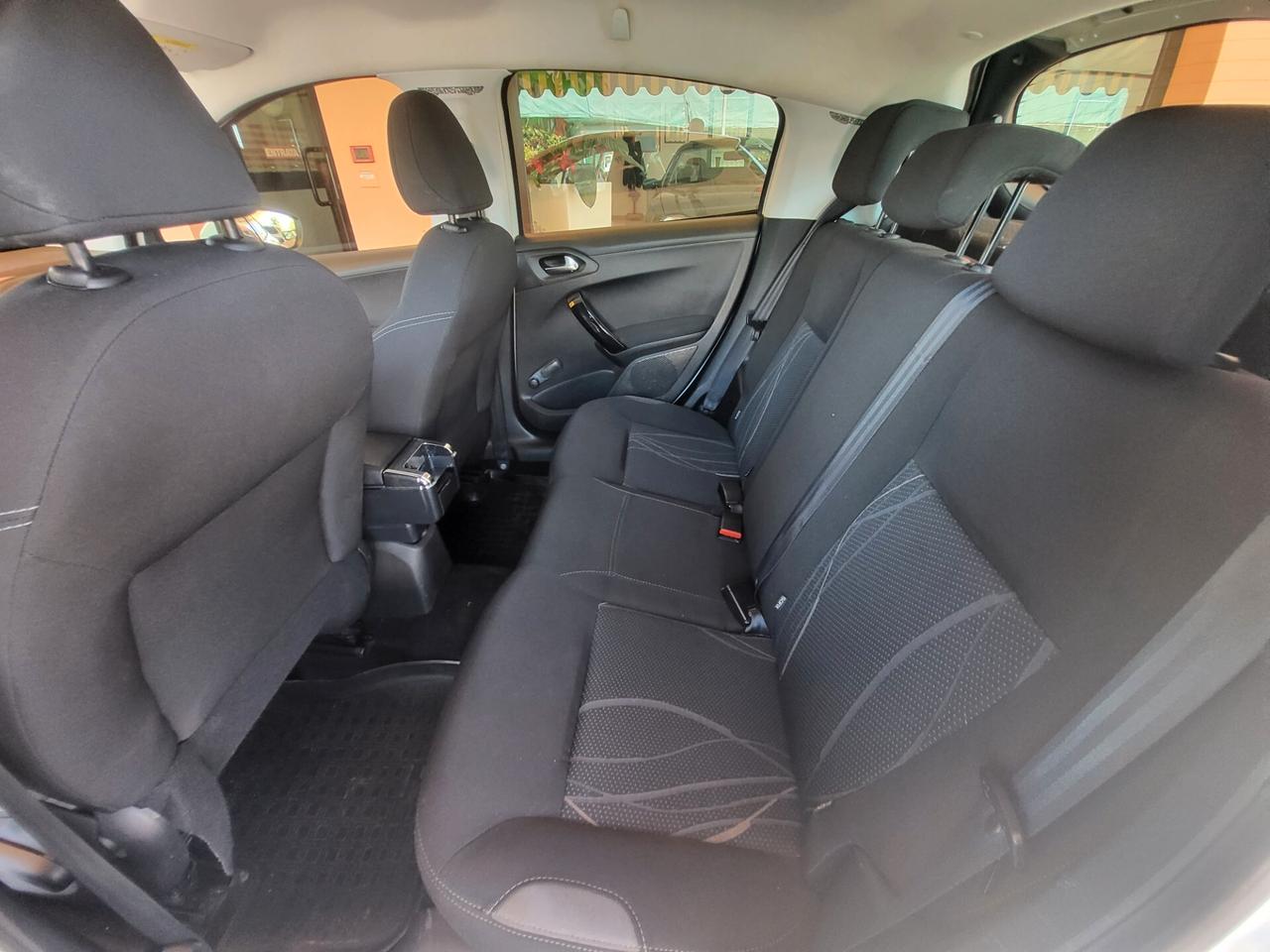Peugeot 208 1.2 VTi 82 CV 5 porte Allure