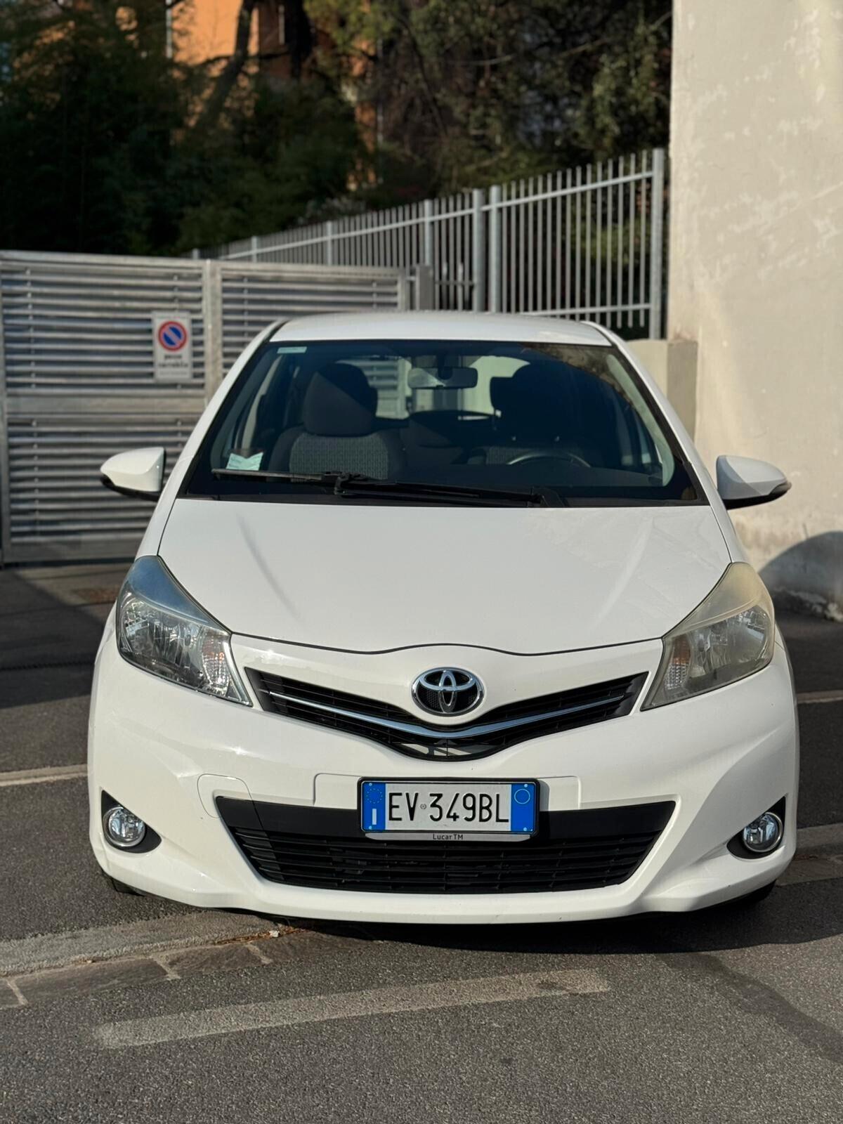 Toyota Yaris 1.0 5 porte Lounge