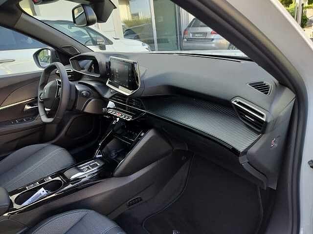 Peugeot 2008 motore elettrico 136 CV Allure