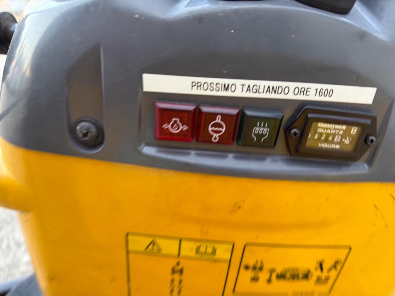 Mini escavatore Komatsu PC 09/1 cingoli allargabili