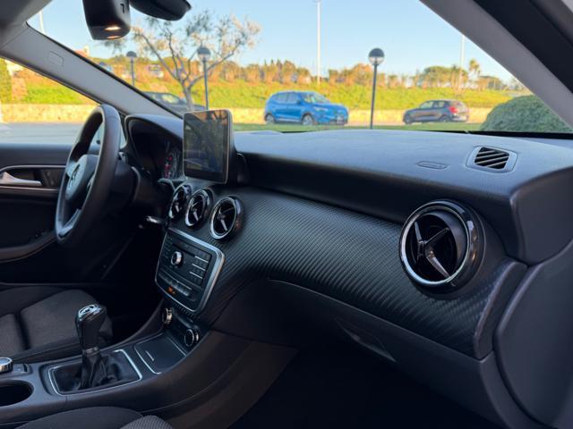 MERCEDES-BENZ GLA 180 PACK NIGHT+NAVI+FULL LED+R.CAM+PORT.ELETTRICO