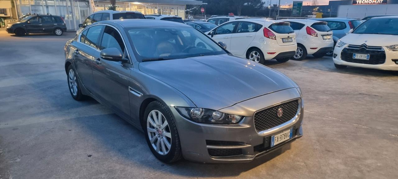 Jaguar XE 2.0 D Turbo aut. Pure PELLE NAVI
