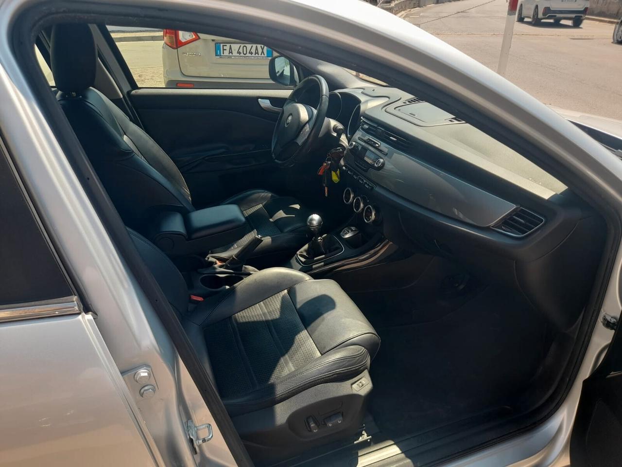 Alfa Romeo Giulietta 2.0cc diesel 12 mesi garanzia-2011
