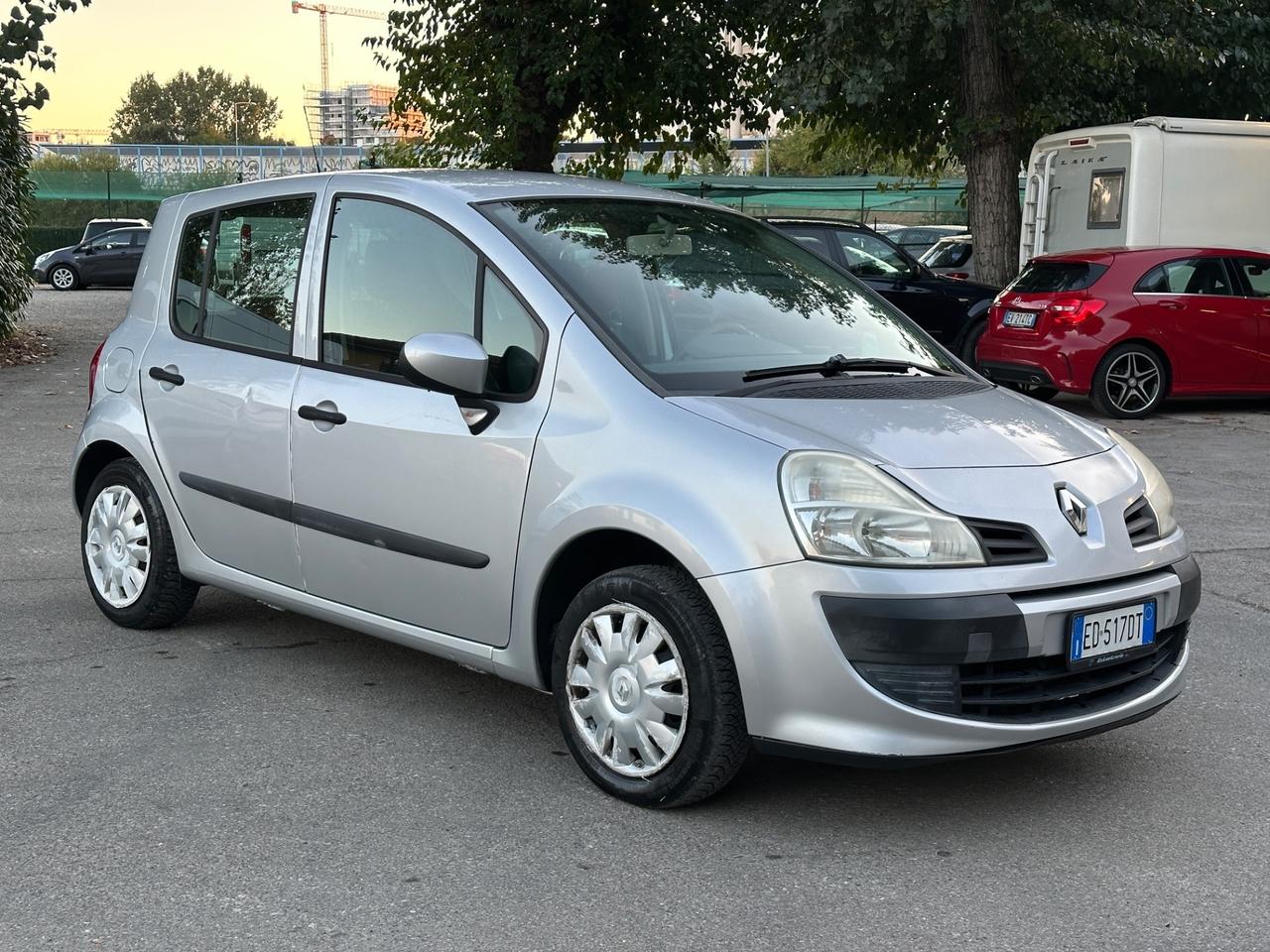 Renault Modus Grand 1.2 16V Dynamique