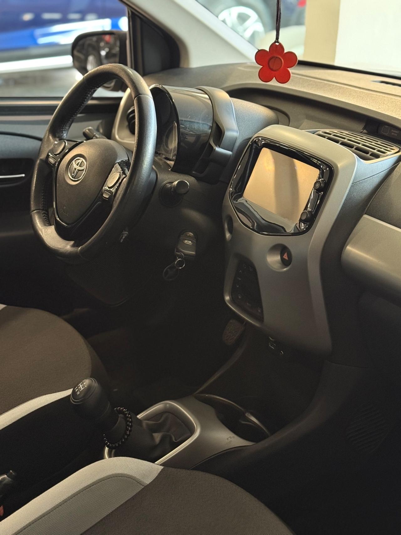 Toyota Aygo 1.0 VVT-i 69 CV 5 porte x-cool