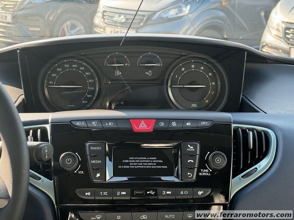 Lancia Ypsilon 1.0 Hybrid Silver NOLEGGIO RENT TO BUY