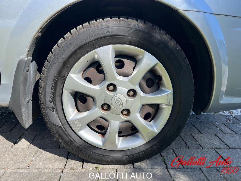 Kia Carens LX 1.6 105cv