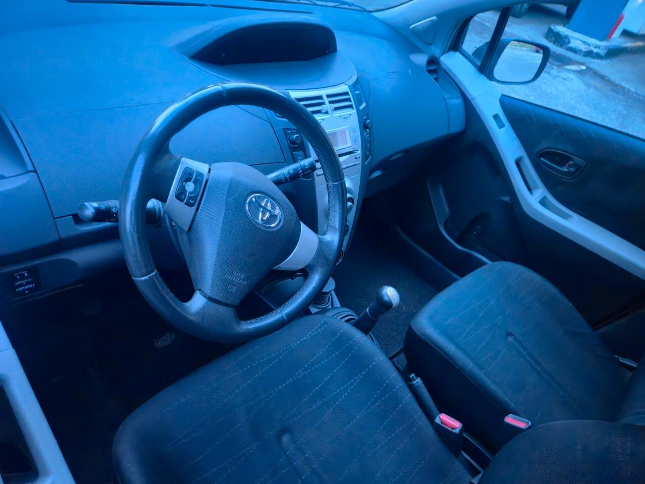 Toyota Yaris 1.0 5 porte