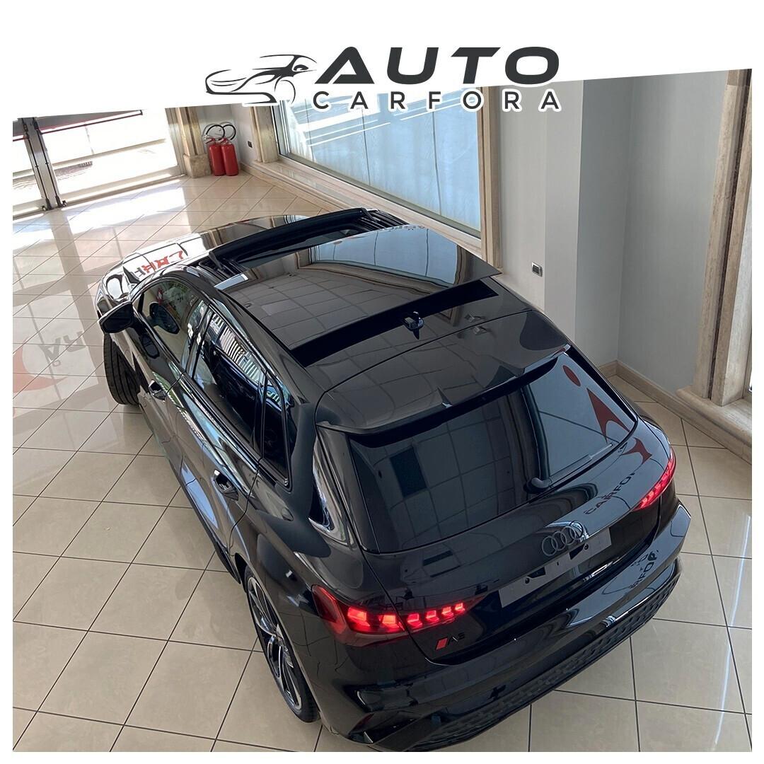 Audi A3 Sportback 35 TDI S tronic Identity Black con tetto apribile R 19 pack red interno