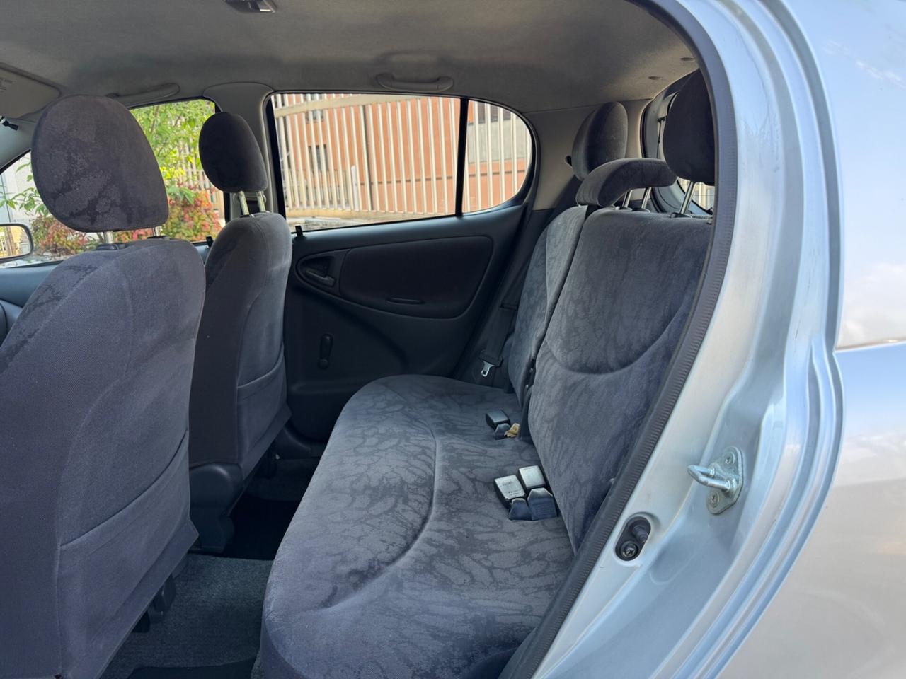 Toyota Yaris 1.0i 16V cat 5 porte