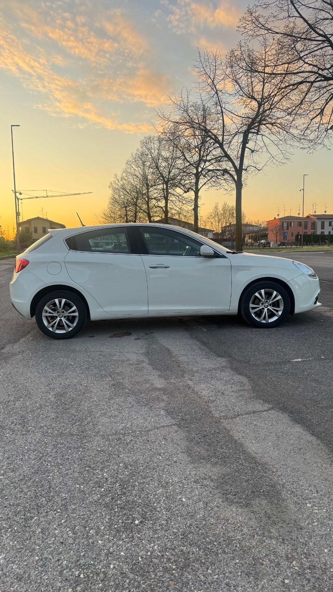 Alfa Romeo Giulietta 1.6 JTDm-2 Distinctive