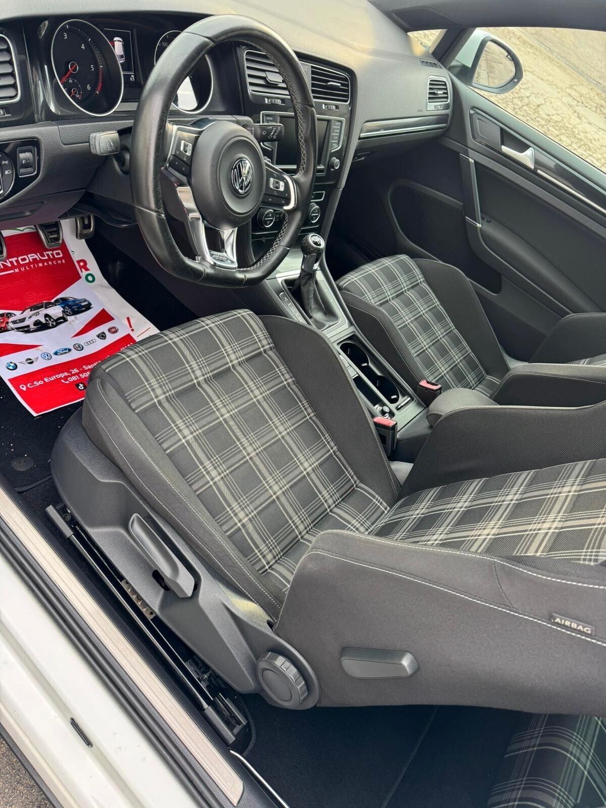 Volkswagen Golf VII 2013 3p 2.0 tdi Gtd