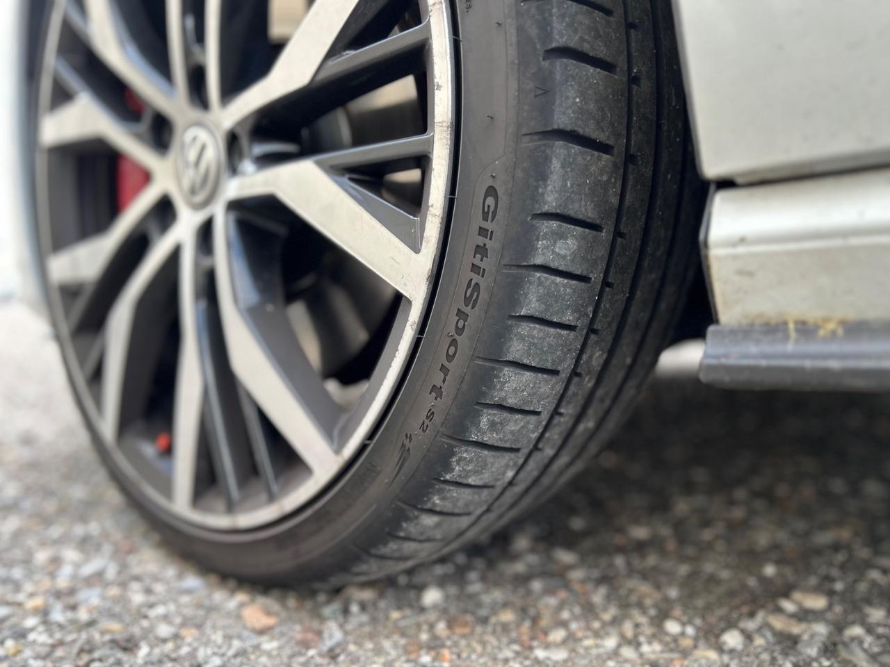 Volkswagen Golf GTI Performance 2.0 TSI DSG 5p. 300cv