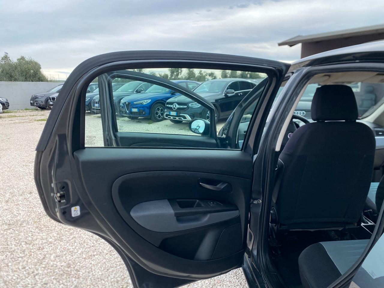 FIAT GRANDE PUNTO 1.2 BENZINA DYNAMIC 5P UNICO PROPIETARIO NEOPATENTATI