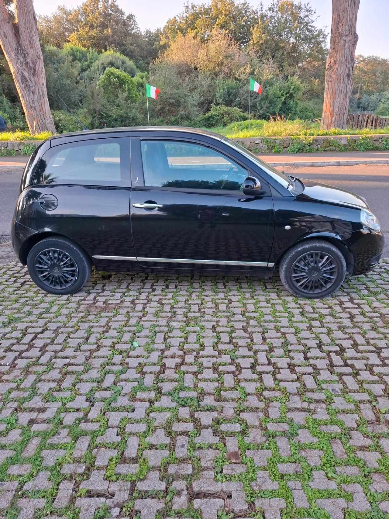 Lancia Ypsilon 1.3 MJT 75 CV Platino