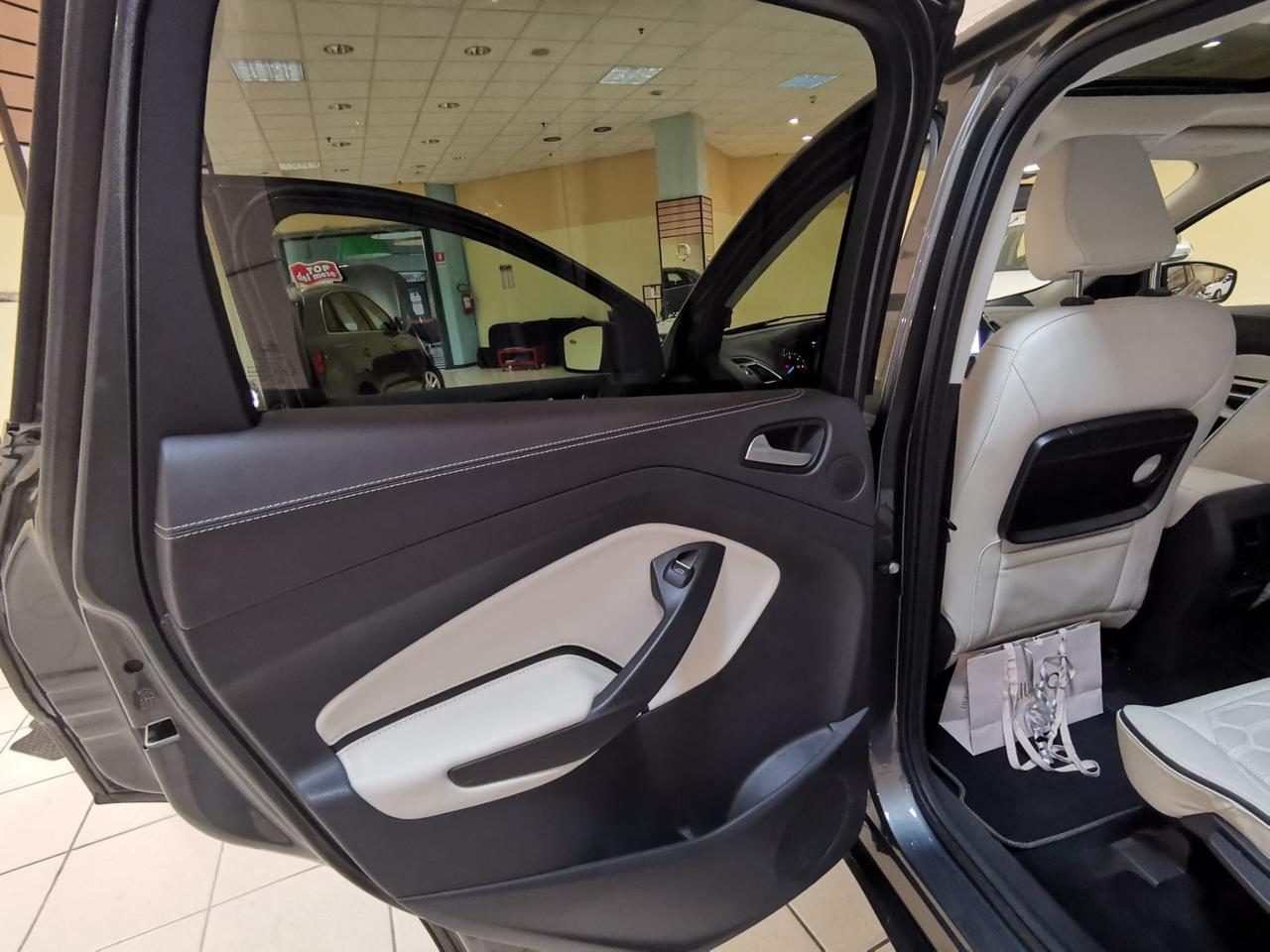 Ford Kuga 2.0 TDCI 180 CV S&S 4WD Powershift Vignale