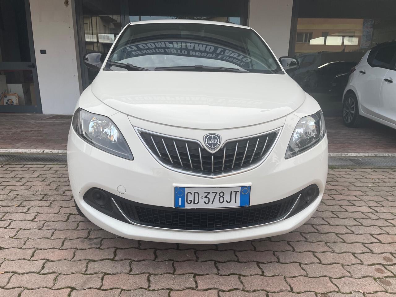 Lancia Ypsilon 1.0 FireFly 5 porte S&S Hybrid Ecochic Silver