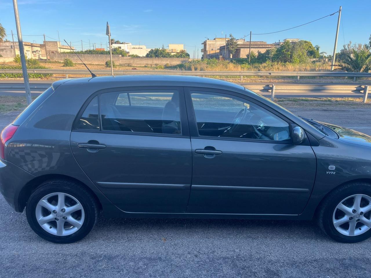 Toyota Corolla 1.4 16V 5 porte Unipro 2004
