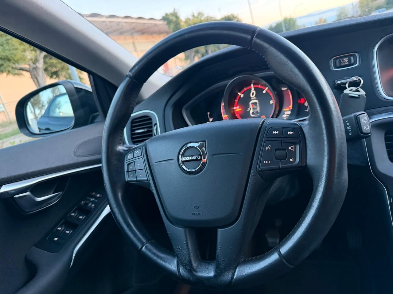 VOLVO V40 2.0 BERLINA DIESEL D2 EURO6B